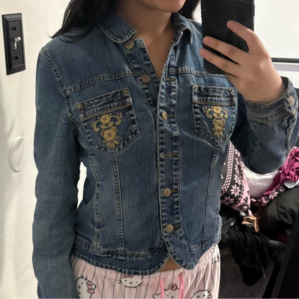 American Vintage Blue Jean Jacket with Flower Embroidery